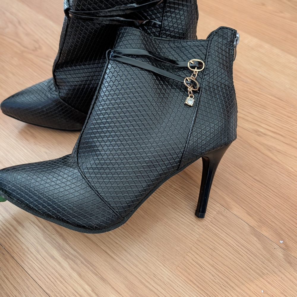 Black Textured Pointed Toe Stiletto Ankle Boots